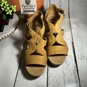 DR. SCHOLLS Size 11 Bailey Nude Comfort Wedge  Sandals Never Been Worn